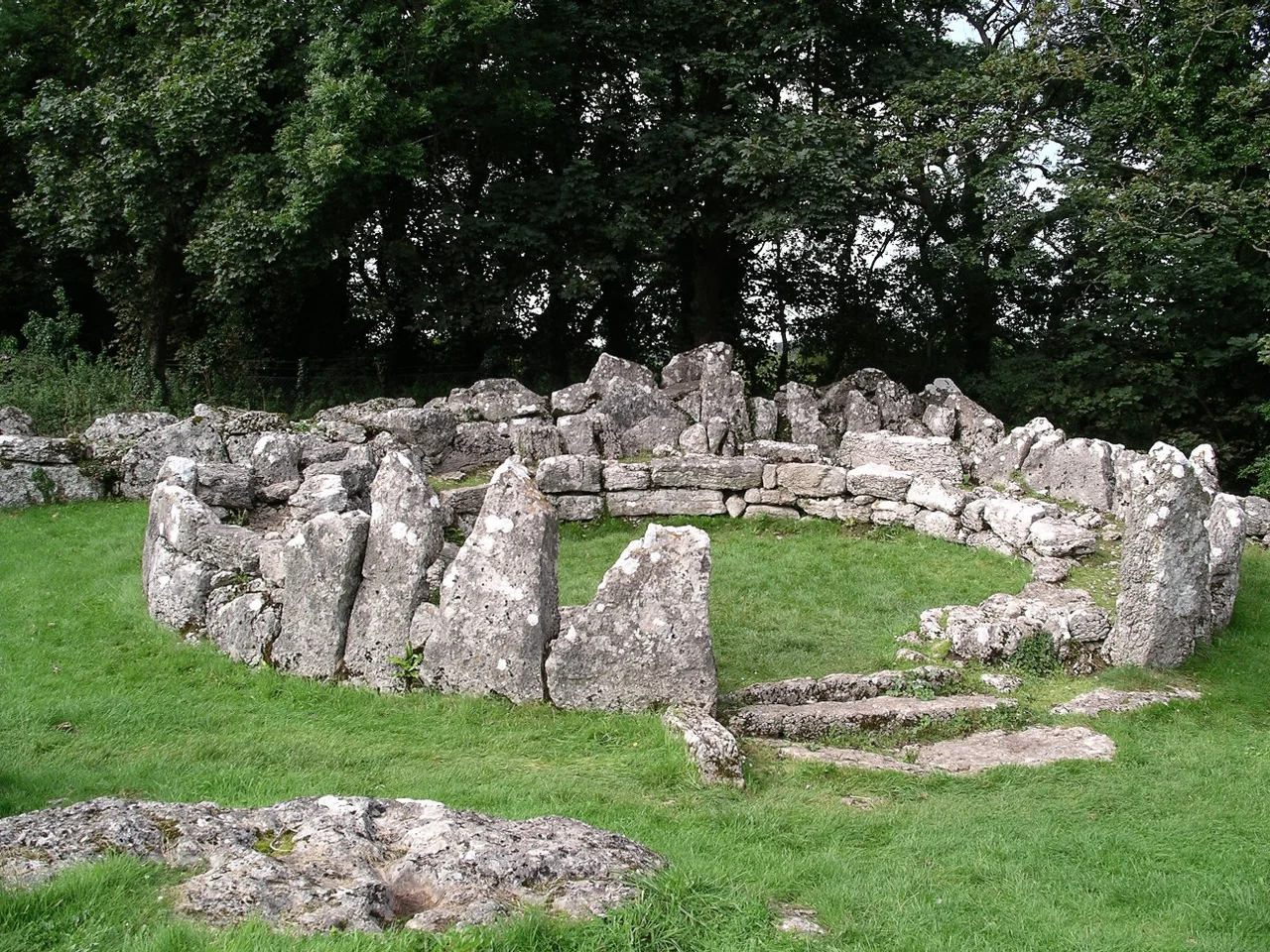 House at Din Llugwy.jpg