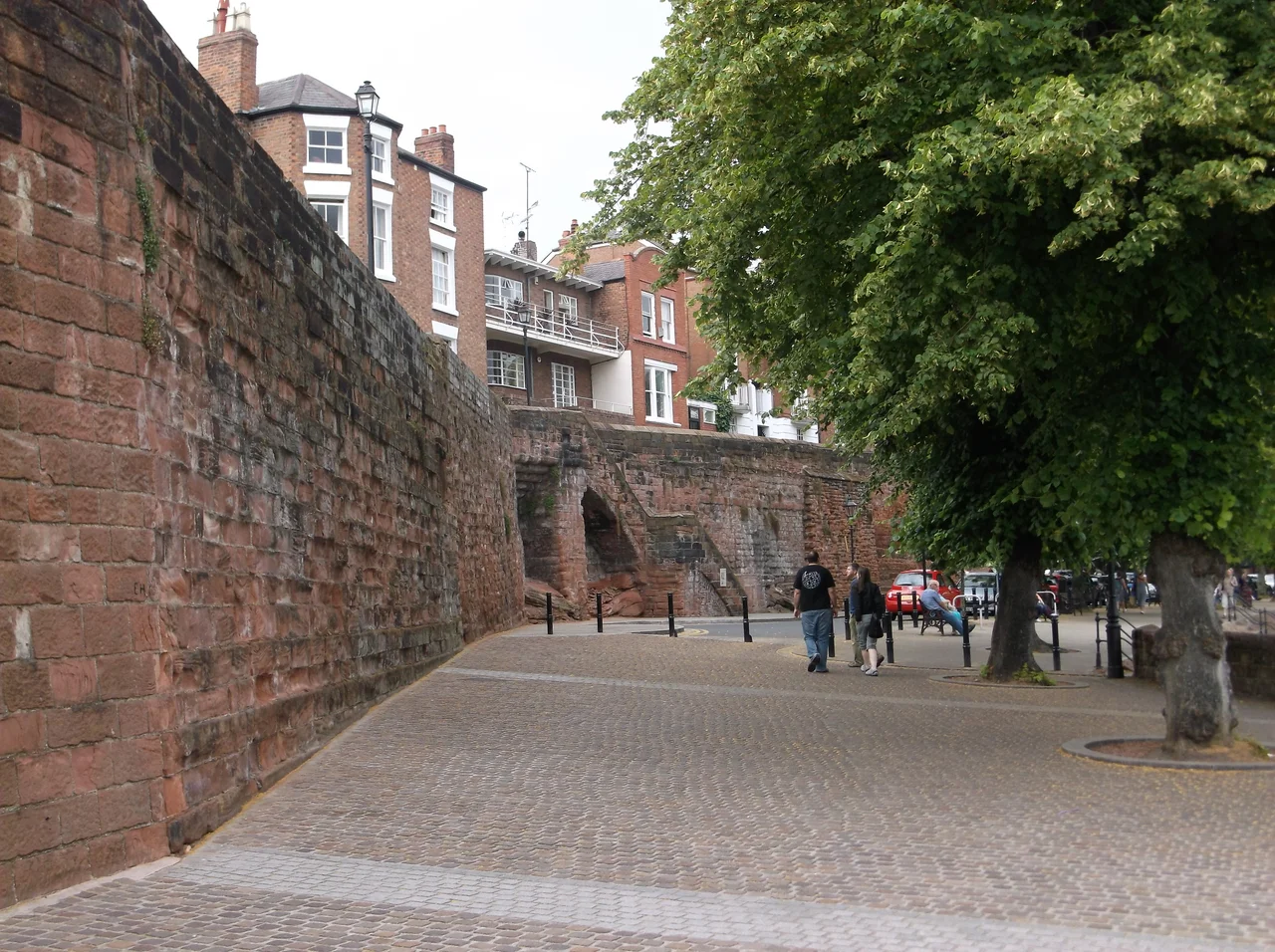 Chester city walls from Bridgegate to the Groves