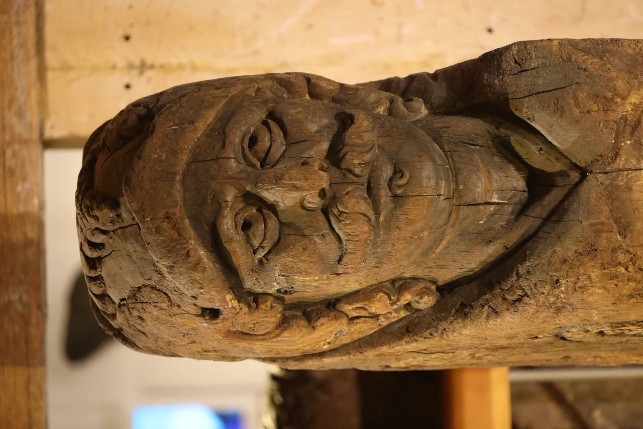 Photo of the rudder carving on the Swash Channel Wreck