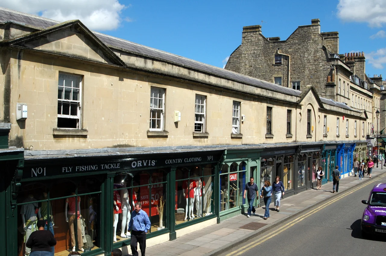 Taken by Erebus555. These are shops on the en:Pulteney Bridge in en:Bath, Somerset.