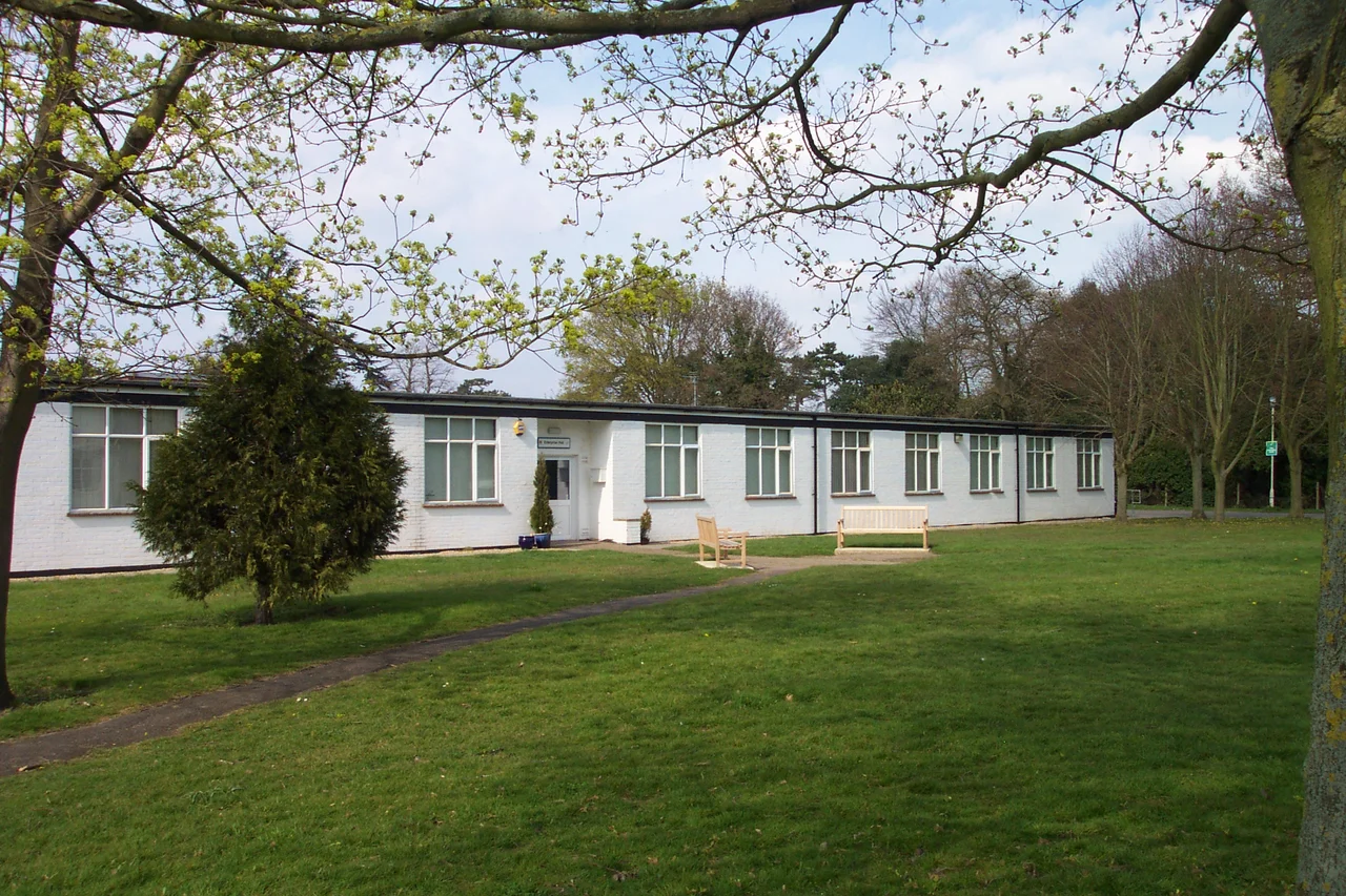 The former Reading Enterprise Hub building on the Whiteknights Park campus of the University of Reading, in the town of Reading in the English county of Berkshire. The Reading Enterprise Hub, a business incubator, was housed in 'temporary' office buildings originally built during the second world war to house government offices evacuated from London. The buildings were inherited by the University when it acquired Whiteknights Park in 1947.
The building shown here was demolished by the end of 2008. It was replaced, on the same site, by the new Reading Enterprise Centre, which opened in 2011.