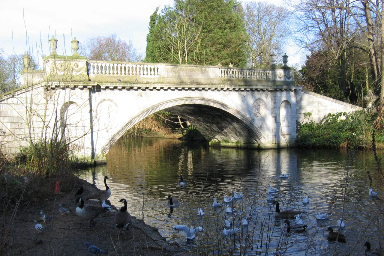 Classic bridge over the lake in Chiswick House grounds, attributed to James Wyatt.
This image was on English Wikipedia, and is moved by its author.
