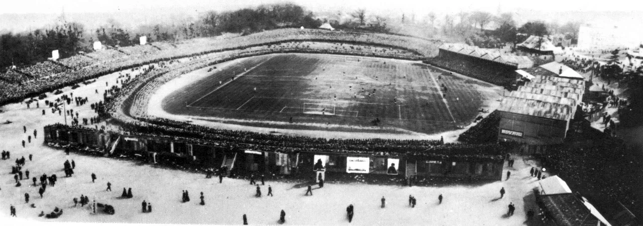 Panoramic shot of the Crystal Palace stadium during the 1905 FA Cup final.