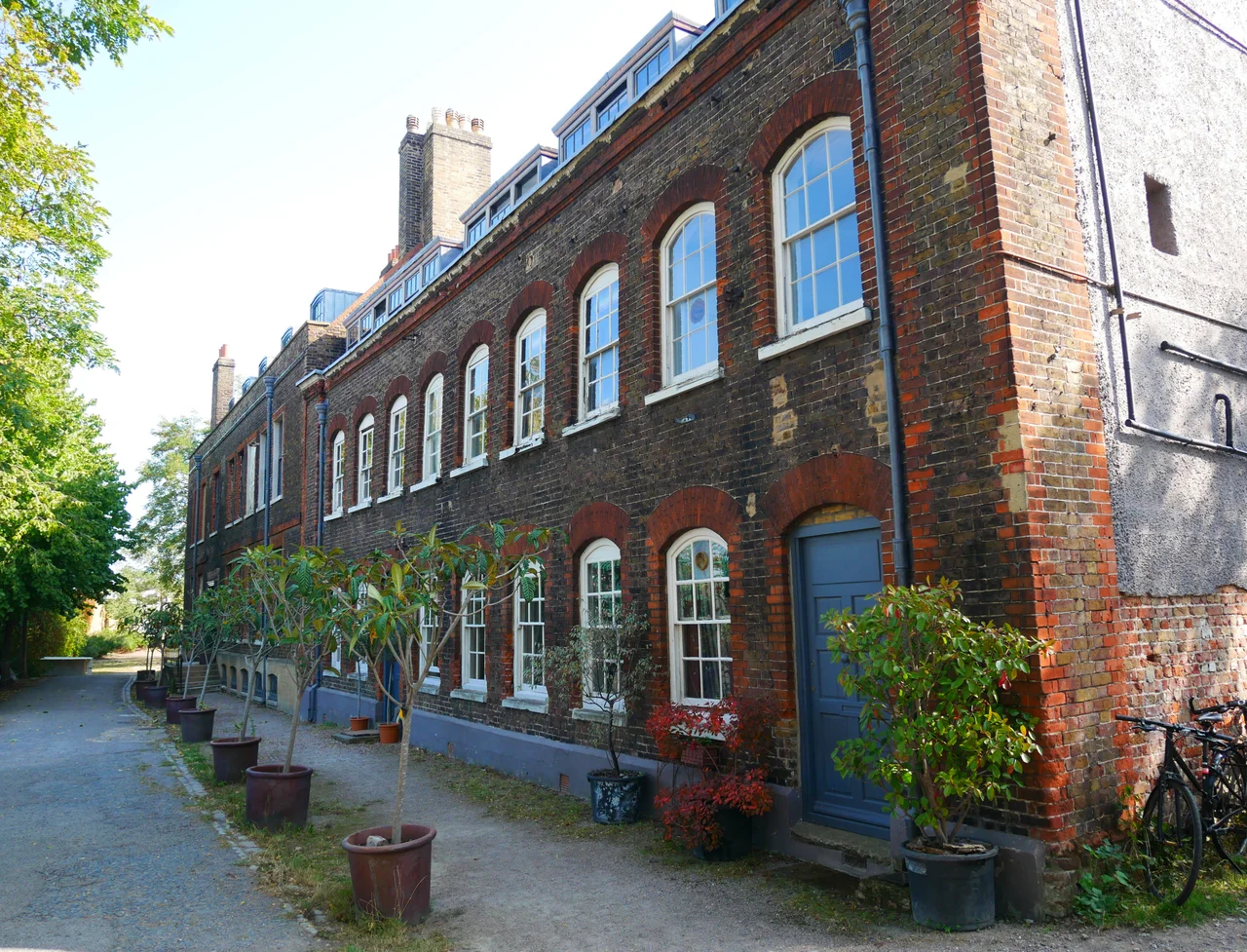 The western face of the Former Office Building of Royal Dockyard, Deptford, a Grade II* listed building in the London Borough of Lewisham.
This is a photo of listed building number 1288808.