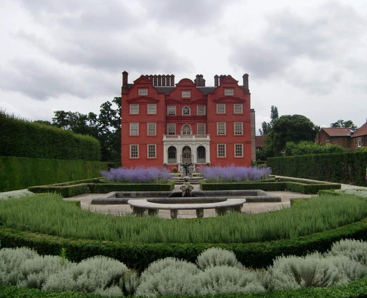 Rear view of Kew Palace, with the Queens Garden.