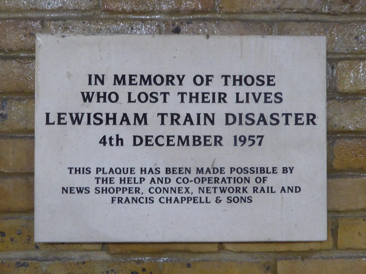 A memorial plaque to the Lewisham train disaster of 1957, on the wall of Lewisham train station.