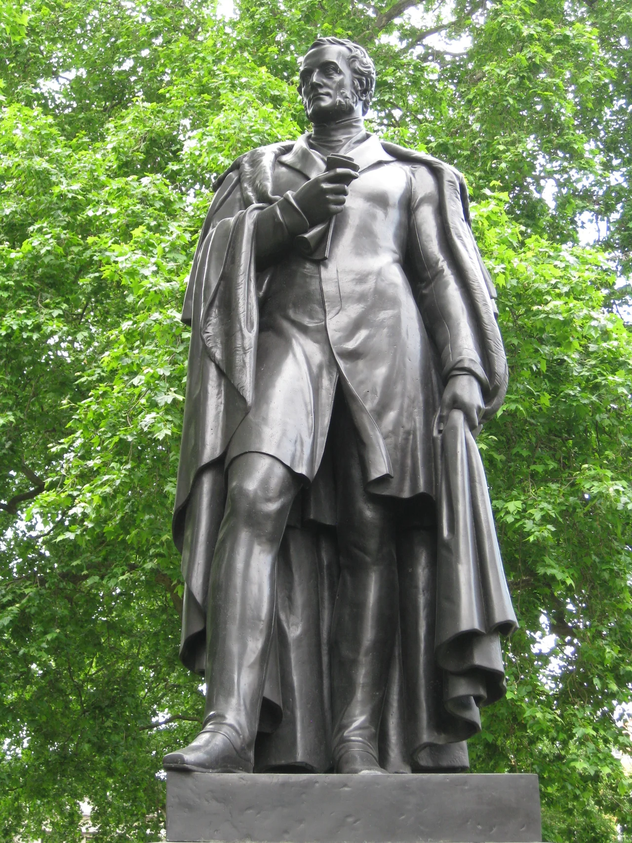 Statue of "William George Frederick Cavendish Bentick Died MDCCCXLVIII" (inscription) in Cavendish Square, London. Bronze by Thomas Campbell on stone plinth, erected 1848