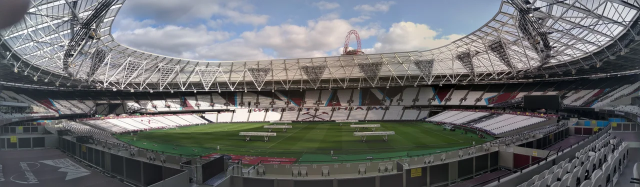 Panoramic picture of the interior of the London Stadium