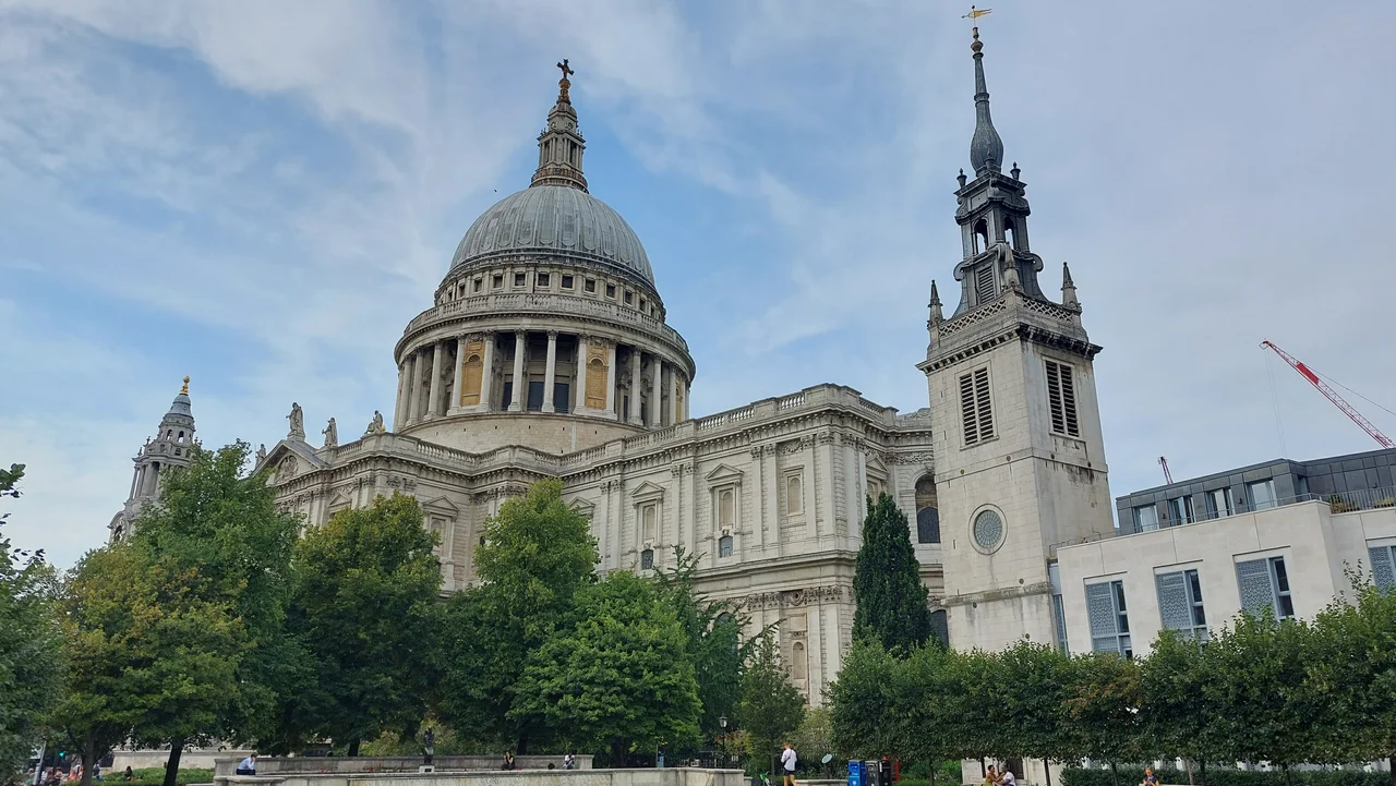 The current St Paul's Cathedral, London that was completed on 25th December 1711.