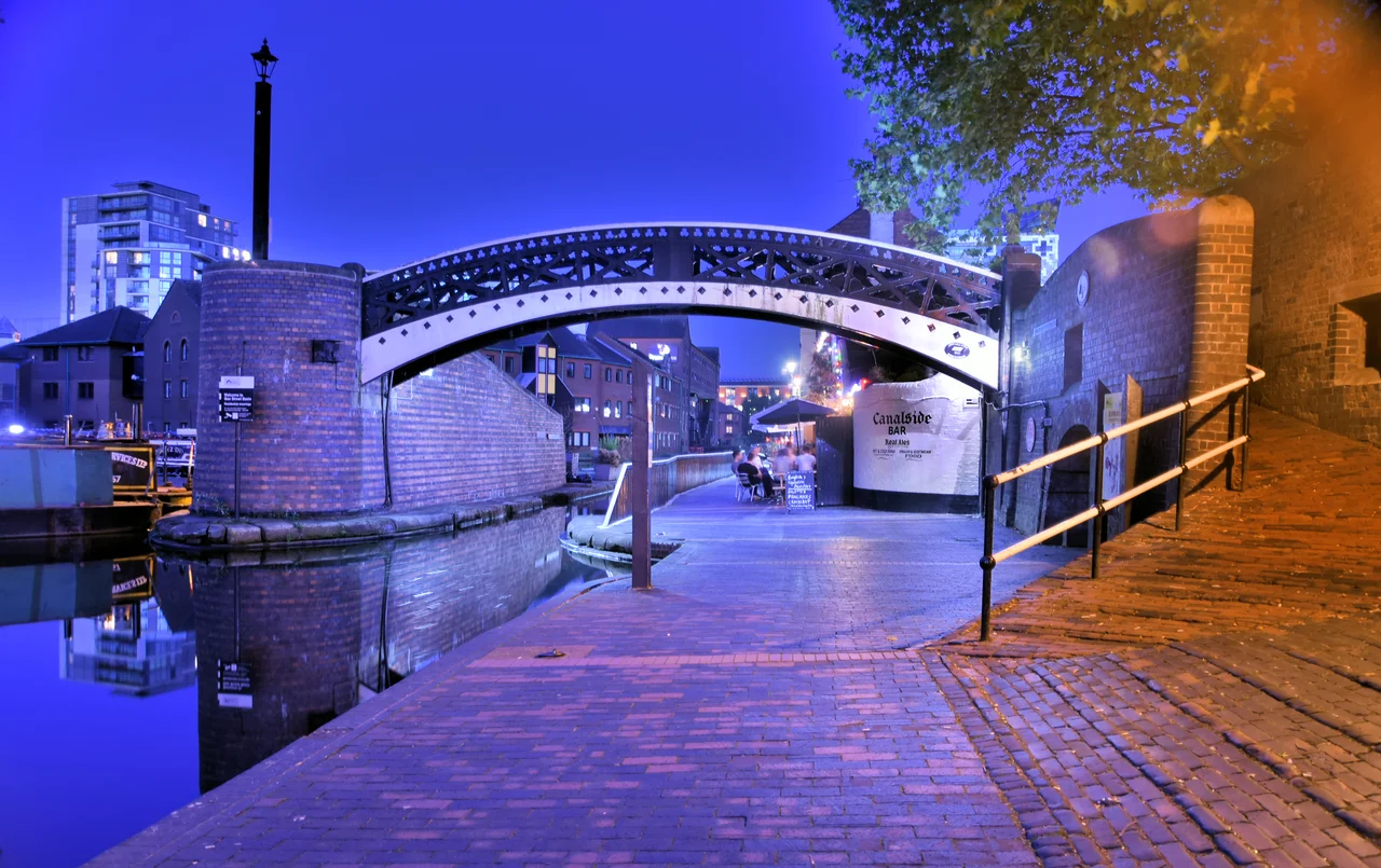 Gas Street Basin, central Birmingham, England. The start of the BCN Main Line. View looking towards Brindleyplace. The tunnel passes under an 1875 Martin &amp; Chamberlain grade II listed building and then under Broad Street. Photographed by me 6 April 2007. Oosoom 23:08, 9 April 2007 (UTC)