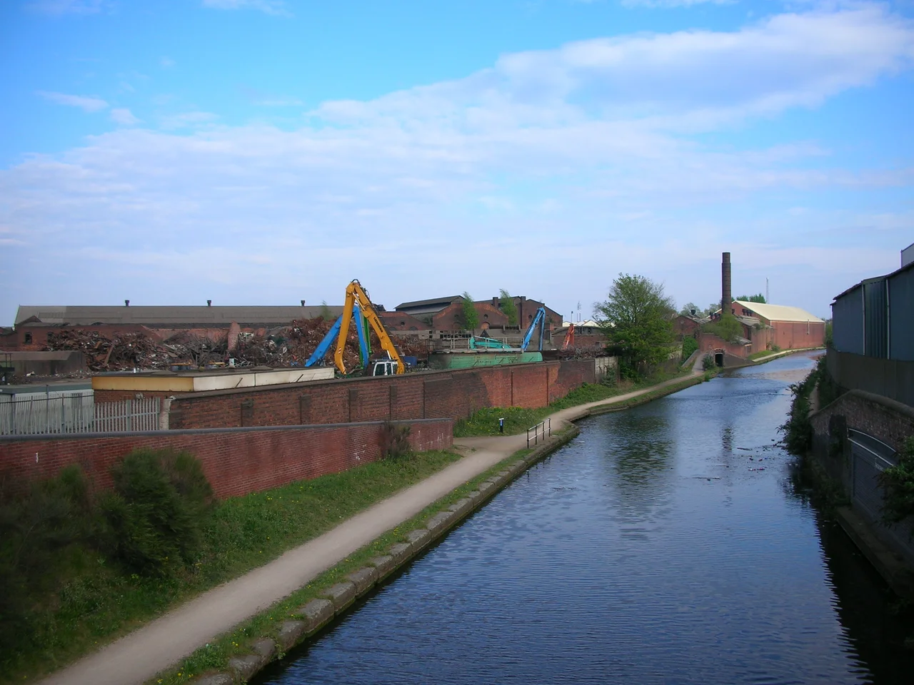 The BCN Main Line Canal. Under the chimney, the listed canal roving bridge at the western junction of the Soho Foundry Loop, now dry, south of Soho Foundry, Smethwick, West Midlands, England. Photographed by me 22 April 2007. Oosoom