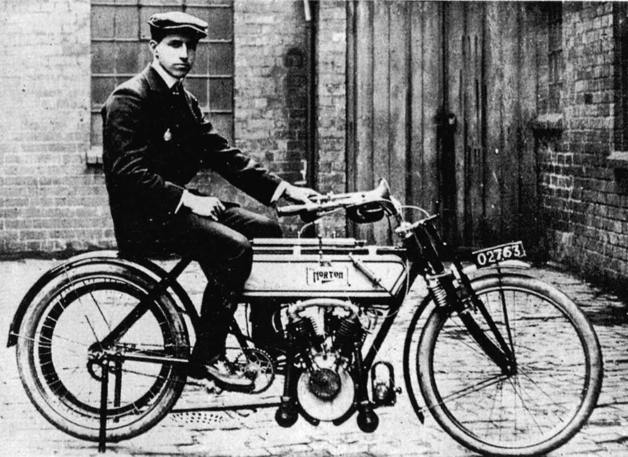 Norton mit Peugeot Motor, Rem Fowler siegte mit dieser Maschine bei der Tourist Trophy 1907 (Isle of Man TT)