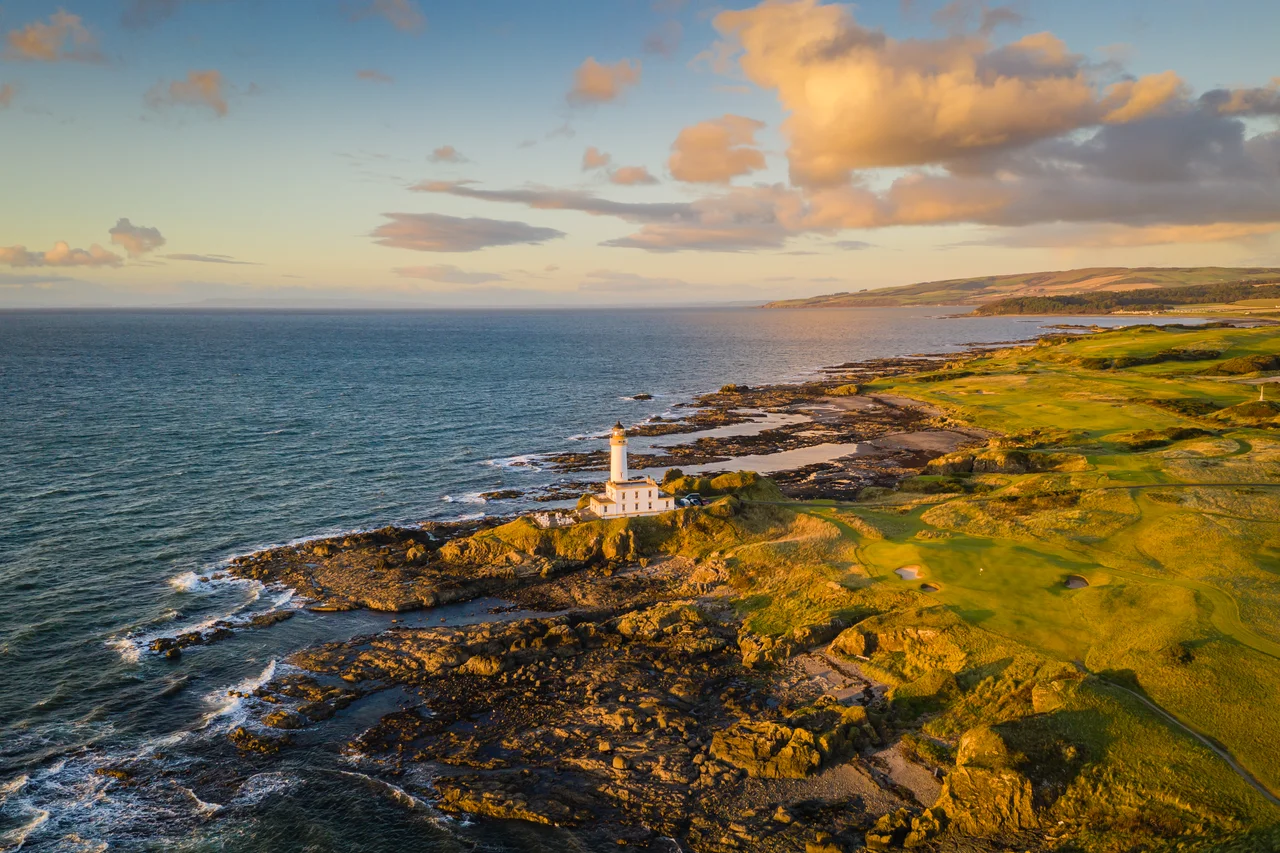 Turnberry Lighthouse at sunset surrounded by the golf course. You can also just see the war memorial on the right hand side. The sky didn't promise too much and the wind was pretty strong but the DJI Mavic 2 Pro just about coped. Impressed with the detail you get from the Mavic 2 Pro compared to the old Phantom and the new Air. #turnberry #lighthouse #ayr #coast #sunset #drone #dji #djimavic2 #djimavic2pro #droneoftheday #scotland_by_drone #thisisscotland #lovesscotland #visitscotland #scotspirit #explorescotland
