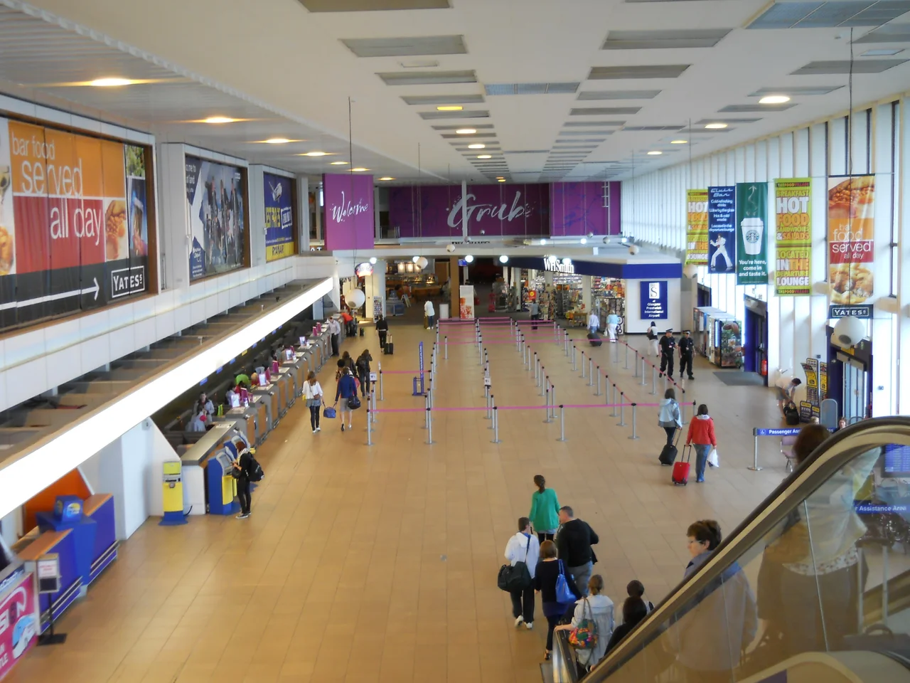 Area partenze del Glasgow Prestwick Airport.