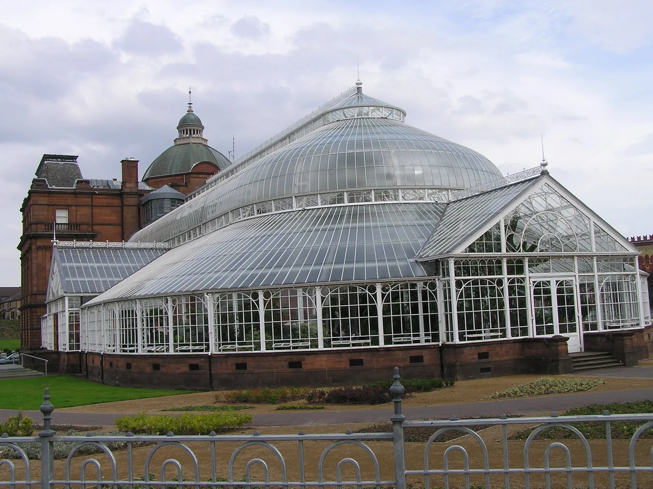 The rear of the People's Palace museum in Glasgow, Scotland
Taken by user:Finlay McWalter on the 3rd of September 2005