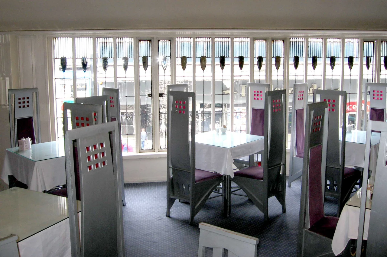 The Room de Luxe at The Willow Tearooms, Glasgow designed by Charles Rennie Mackintosh in collaboration with Margaret MacDonald for Catherine Cranston.
photograph taken on 9 March 2006 by User:Dave souza.

Any re-use to contain this licence notice and to attribute the work to w:User:Dave souza at Wikipedia.