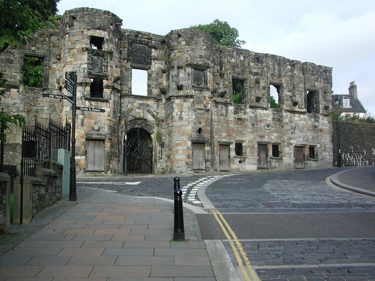 A photo of the Earl of Mar's residence of the 16th century, in Stirling, scotland.