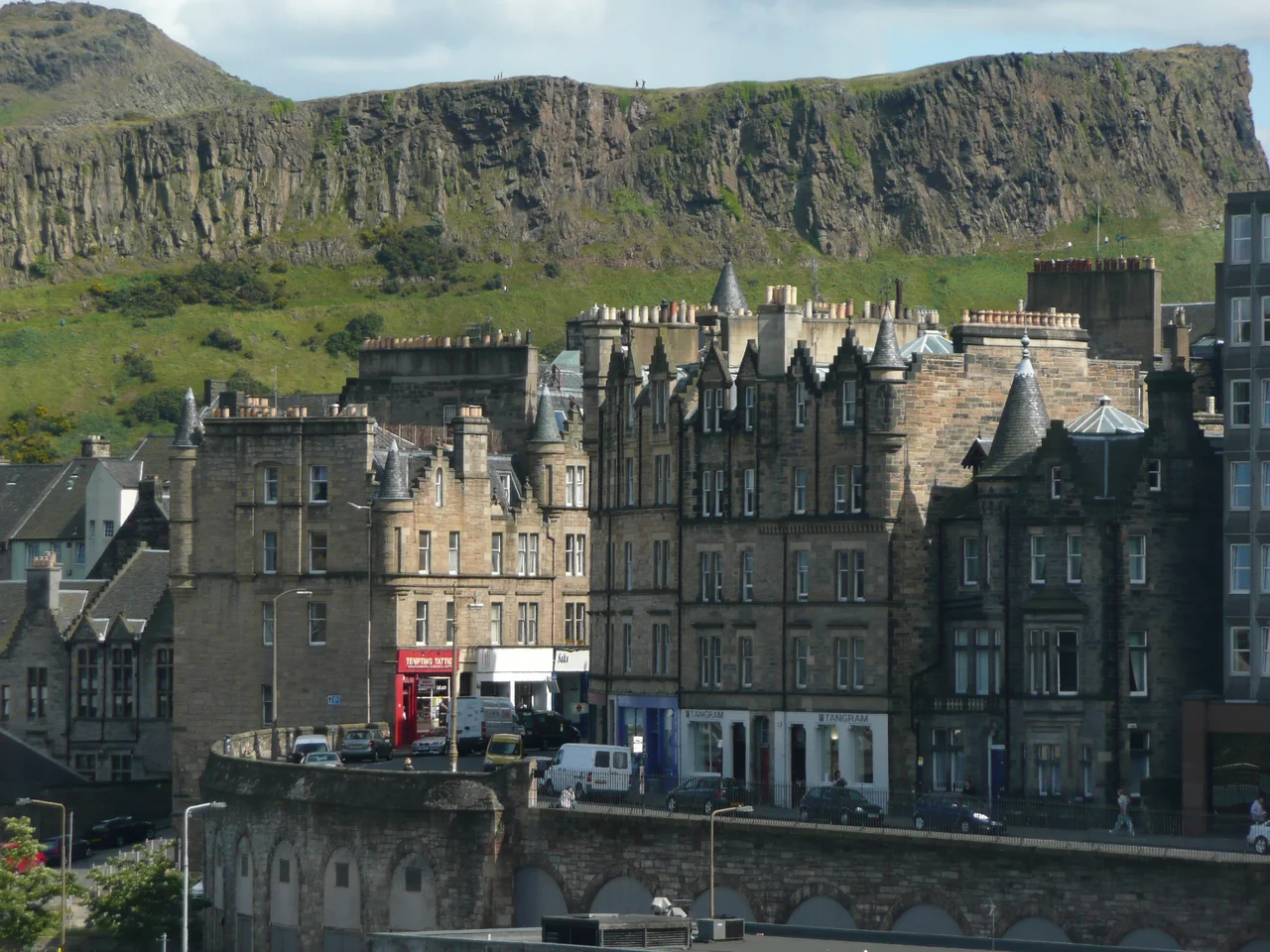 Jeffrey Street in Old Town of Edinburgh, Scotland