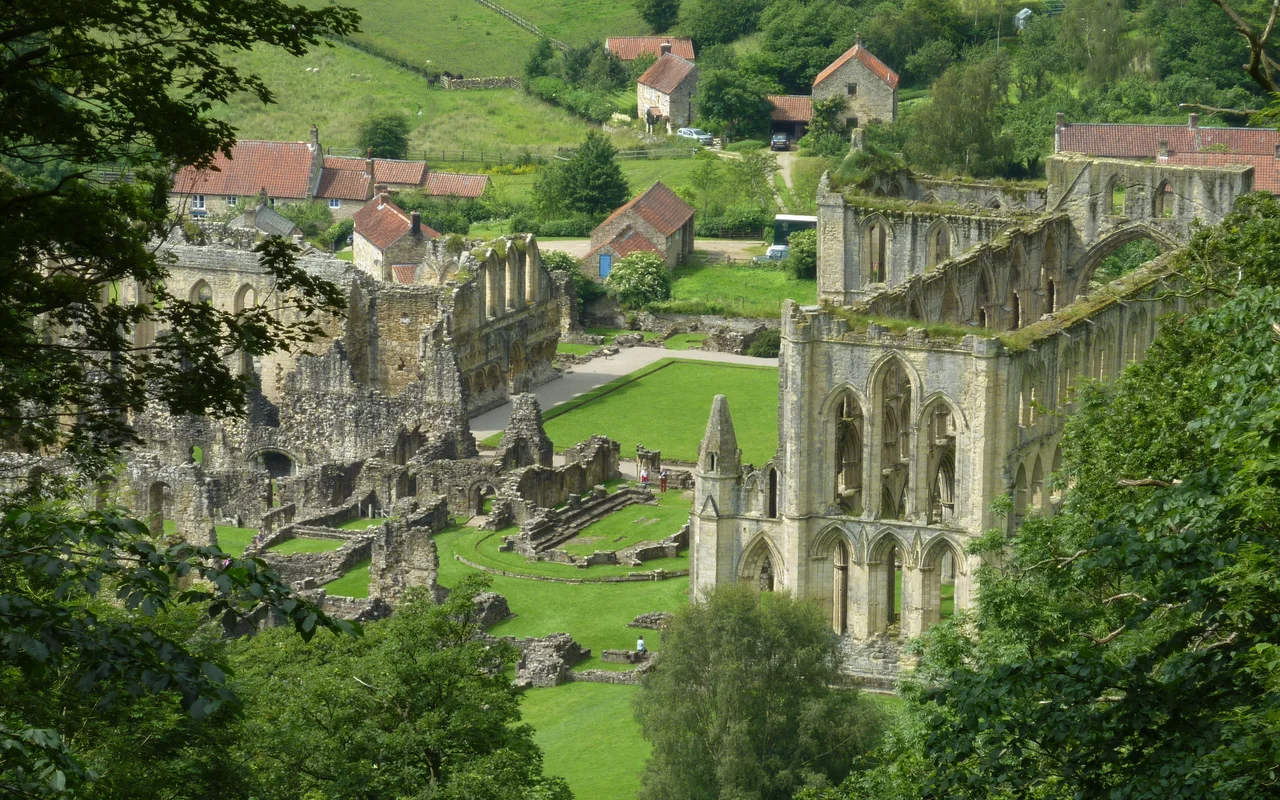 A view of Rievaulx Abbey from Rievaulx Terrace (NT)