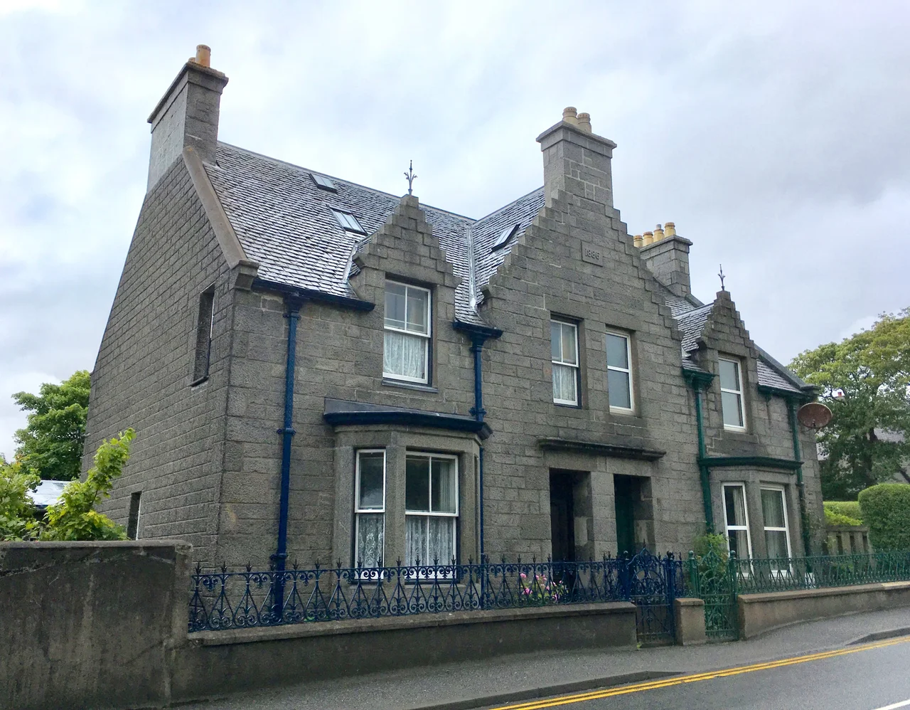 With the rather splendid Museum nan Eilean alongside.

The design is rather clever - it clearly recalls the glasshouse range that was demolished decades ago.