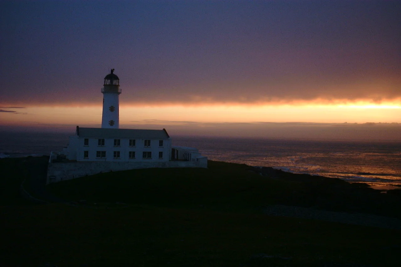 Sunset over the South Lighthouse at Fair Isle, Shetland.
Photo taken in august 2001 by LHOON