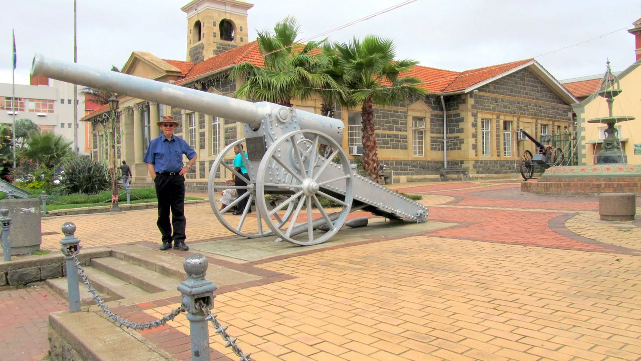 Meeting of the defenders and the relief column during the raising of the siege of Ladysmith on 28 February 1900 during the Second Boer war