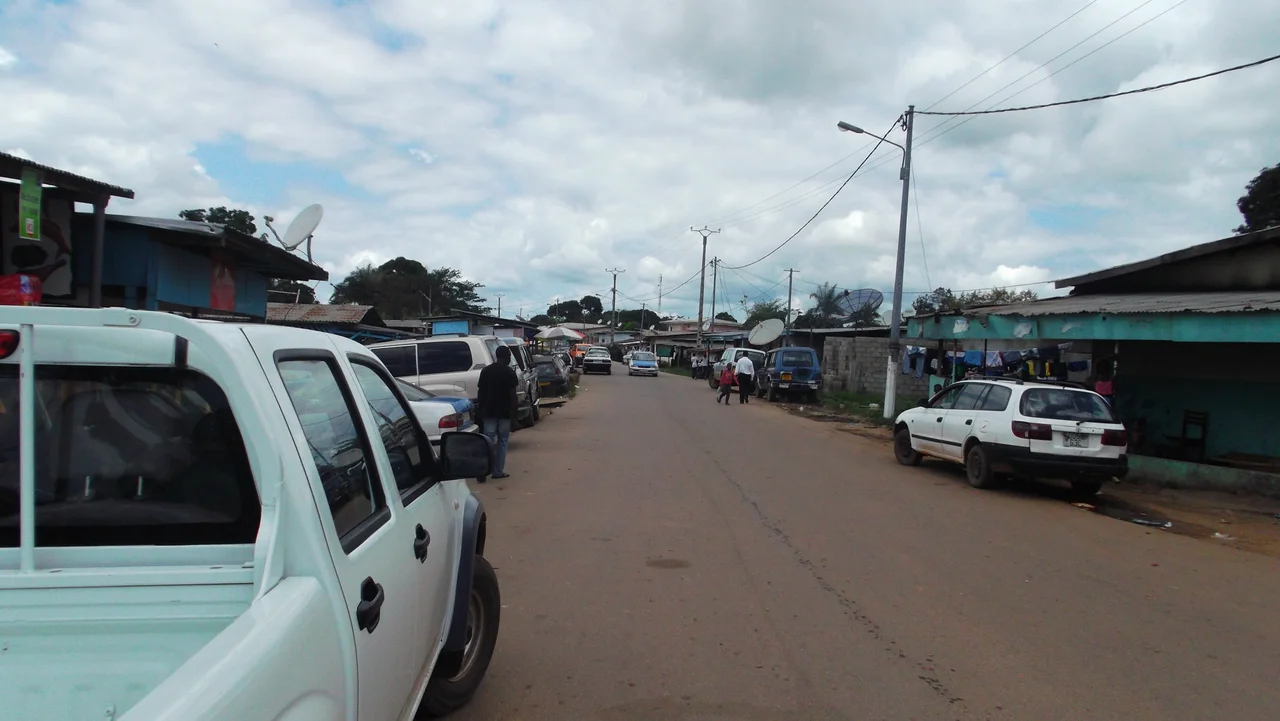 Strasse in Lambaréné (2013)