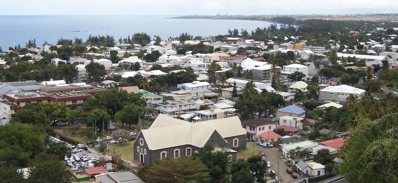 View over the towncenter and the gulf of Saint-Paul (Reunion island) 

Photo : B.navez - SEP 2005