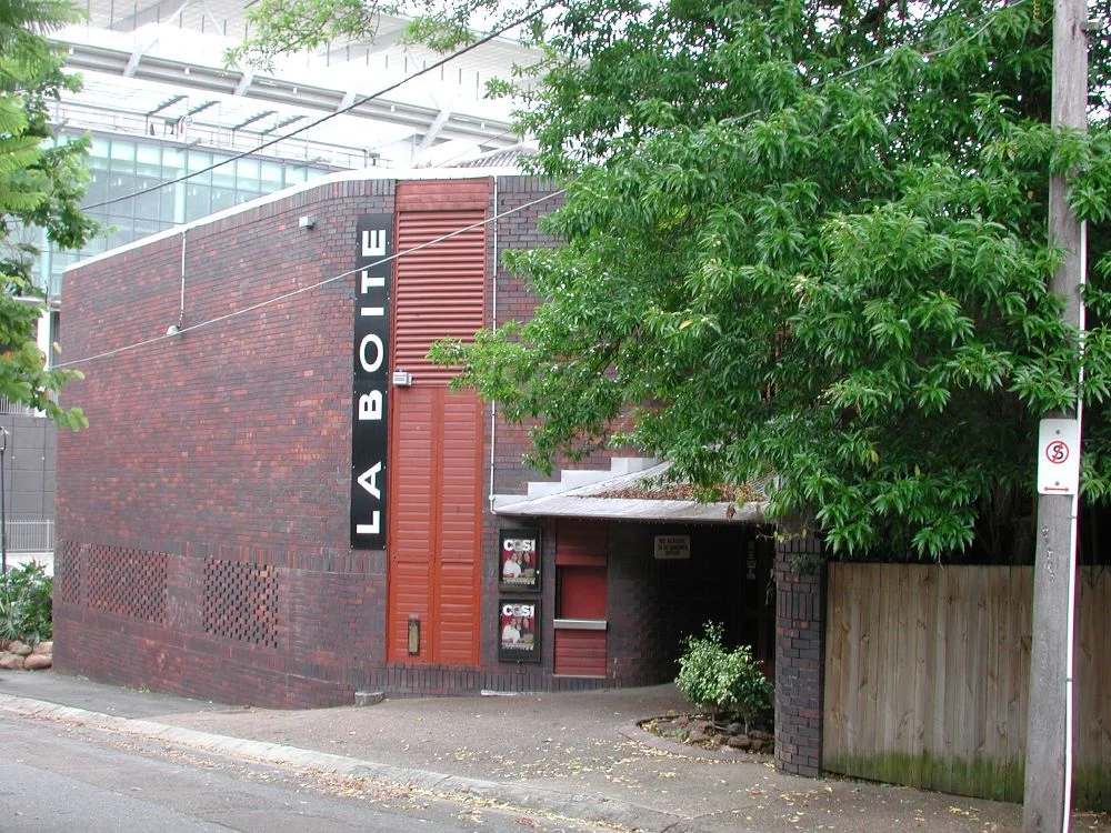 La Boite Theatre (2003), with posters for "Cosi"