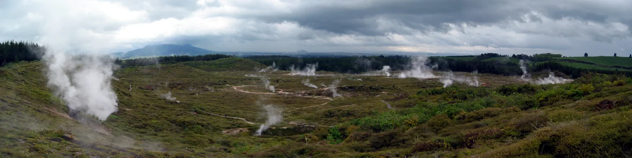 Craters of the Moon (Karapiti), Taupo, New Zealand.
Compositiefoto gemaakt tijdens onze vakantie in 2004