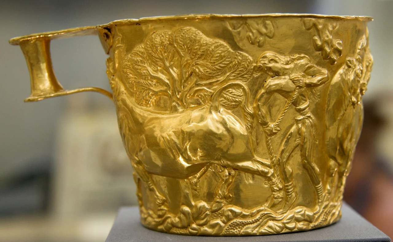 Gold cup with relief: Taurus is caught, the man tied a bull leg. Vafio (Vaphio) in Sparta, Peloponnese. Late Bronze Age, 1500 to 1450 BC. National Archaeological Museum of Athens N 1759.