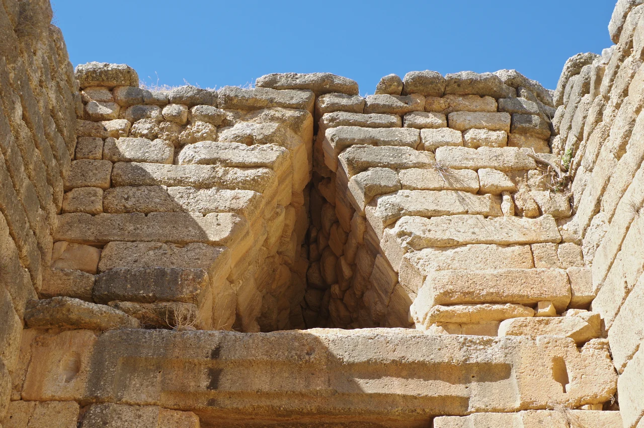 Corbelled arch, Entrance to the Treasury of Atreus, Mykene, Greece.