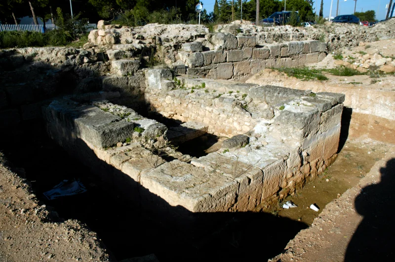 Hexamilion wall