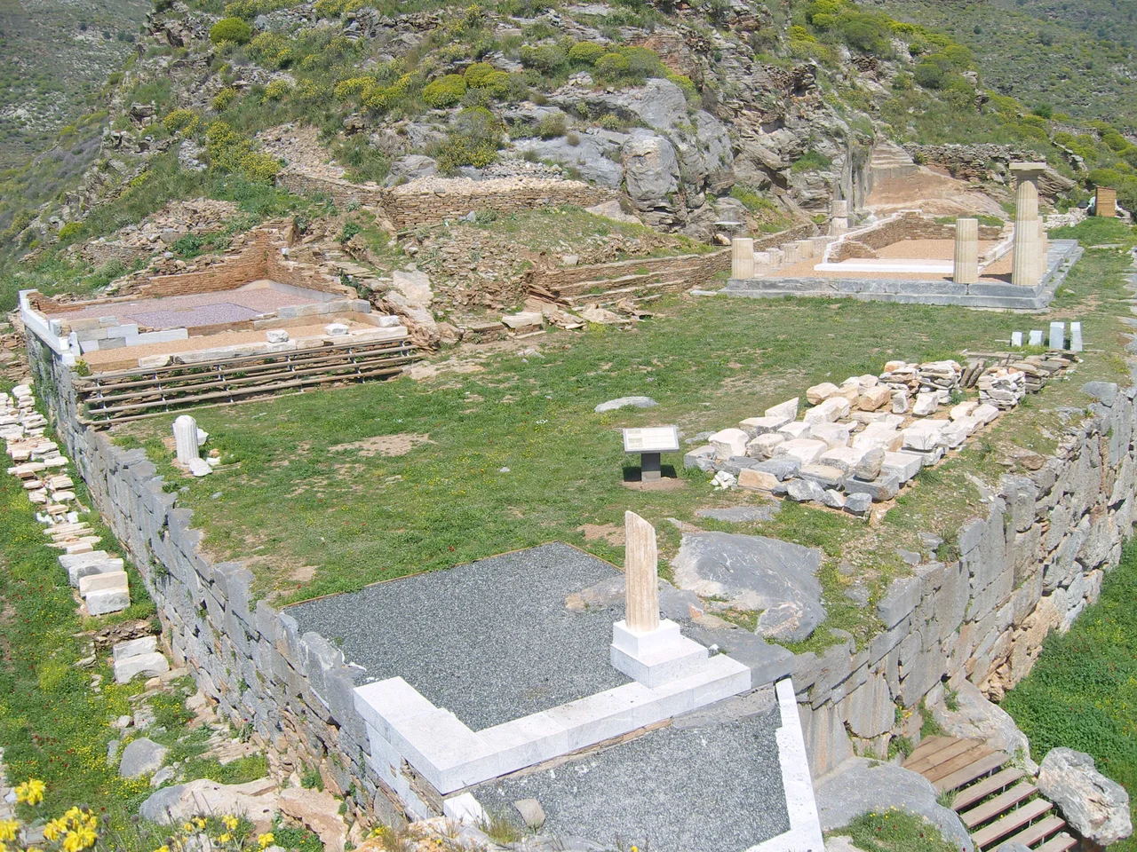 Upper plateau of Karthaia acropolis, Kea island