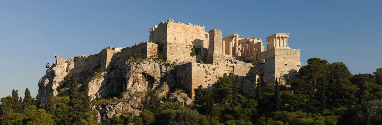 (en) The great hall in Eleusis, Telesterion ("Initiation Hall" from Gr. τελείω, to complete, to fulfill, to consecrate, to initiate) was one of the primary centers of the Eleusinian Mysteries. Devoted to Demeter and Persephone, these initiation ceremonies were the most sacred and ancient of all the religious rites celebrated in Greece. At some point in the 5th century BC, Iktinos, the great architect of the Parthenon, built the Telesterion big enough to hold thousands of people. In about 318 BC, Philon added a portico with twelve Doric columns. The site of the Telesterion is believed to have had some temple since the 7th century BC, or the time of the Homeric Hymns to Demeter (650-550 BC); the Telesterion had ten different building phases. The Athenians used several calendars, each for different purposes. The festival of Eleusinia was celebrated each year in Eleusis and Athens for nine days from the 15th to the 23rd of the month of Boedromion (in September or October of the Gregorian calendar); because the festival calendar had 12 lunar months, the celebrations were not strictly calibrated to a year of 365 days.
During the festival, Athens was crowded with visitors. As the climax of the ceremonies at Eleusis, the initiates entered the Telesterion where they were shown the sacred relics of Demeter and the priestesses revealed their visions of the holy night (probably a fire that represented the possibility of life after death). This was the most secretive part of the Mysteries and those who had been initiated were forbidden to ever speak of the events that took place in the Telesterion. It was destroyed by the Persians after the Battle of Thermopylae, when the Athenians withdrew to Salamis in 480 BC and all of Boeotia and Attica fell to the Persian army, who captured and burnt Athens. After the defeat of the Persians, the Telesterion was rebuilt some time later by Pericles. In AD 170, during the rule of Roman emperor Marcus Aurelius, an ancient tribe called the Costoboci launched an invasion of Roman territory south of the Danube, entering Thracia and ravaging the provinces of Macedonia and Achaea (Greece). The Costoboci reached as far south as Eleusis, where they destroyed the Telesterion. The emperor responded by despatching general Vehilius Gratus Iulianus to Greece with emergency reinforcements, who eventually defeated the Costoboci. Marcus Aurelius then had the Telesterion rebuilt. In AD 396, the forces of Alaric the Visigoth invaded the Eastern Roman Empire and ravaged Attica, destroying the Telesterion, which was never to be rebuilt.
(fr) La grande salle d'Éleusis, le Télestérion ("salle d'initiation", du grec τελείω "accomplir, initier") était l'un des principaux centres des mystères d'Éleusis. Consacrées à Déméter et Perséphone, ces cérémonies d'initiation étaient le plus sacré et le plus ancien de tous les rites religieux célébrés en Grèce. Au Ve siècle avant J.-C., Ictinos, le grand architecte du Parthénon, construisit le Télestérion, grande salle capable d'accueillir des milliers de personnes. Vers -318, Philon ajouta un portique à douze colonnes doriques. Le site du Télestérion a probablement abrité un temple dès le VIIe siècle avant J.-C., à l'époque des Hymnes homériques à Déméter (vers -650 / -550). Le Télestérion a connu dix phases de construction différentes. Les Athéniens avaient plusieurs calendriers, chacun à des fins différentes. La fête des Éleusinies était célébrée chaque année à Éleusis et à Athènes pendant neuf jours, du 15 au 23 du mois de boedromion (en septembre ou octobre du calendrier grégorien) : le calendrier des fêtes ayant 12 mois lunaires, les célébrations ne correspondaient pas strictement à une année de 365 jours.
Durant les Éleusinies, Athènes était envahie de visiteurs. Au point culminant des cérémonies, les initiés pénétraient dans la Télestérion où leur étaient présentées les reliques sacrées de Déméter, et les prêtresses révélaient leurs visions de la sainte nuit (probablement un feu qui représentait la possibilité d'une vie après la mort). C'était la partie la plus secrète des mystères et il était interdit aux initiés de rien révéler des rites ayant lieu dans le Télestérion. Celui-ci fut détruit par les Perses après la bataille des Thermopyles, quand les Athéniens se retirèrent à Salamine, en -480, alors que la Béotie et l'Attique étaient tombées aux mains de l'armée perse, qui prit et incendia Athènes. Après la défaite des Perses, la Télestérion fut reconstruit par Périclès. En l'an 170, sous le règne de l'empereur romain Marc Aurèle, une ancienne tribu appelée Costoboci lança une invasion du territoire romain au sud du Danube, entrant en Thrace et ravageant les provinces grecques de Macédoine et d'Achaïe. Les Costoboci atteignirent Éleusis et détruisirent le Télestérion. L'empereur répliqua en expédiant en Grèce le général Vehilius Gratus Iulianus avec des renforts, qui vint à bout des Costoboci. Marc-Aurèle reconstruisit encore le Télestérion. En l'an 396, les armées du Wisigoth Alaric envahirent l'Empire romain d'Orient et ravagèrent l'Attique, détruisant à nouveau Télestérion, cette fois de manière définitive.