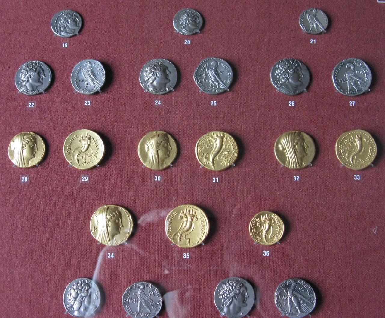 19-21. Reign of Ptolemy V Epiphanes
22-33. Reign of Ptolemy VI Pholometer
34-36. Reign of Ptolemy VI or VII
37-41. Reign of Ptolemy VIII or Euergetes II
Numismatic Museum, Athens, Greece.
---
19-21. Βασιλεία Πτολεμαίου Ε' Επιφανούς
22-33. Βασιλεία Πτολεμαίου ΣΤ' Φιλομήτορος
34-36. Βασιλεία Πτολεμαίου ΣΤ' ή Η'
37-41. Βασιλεία Πτολεμαίου Η' ή Ευεργέτου Β'
Νομισματικό Μουσείο, Αθήνα.