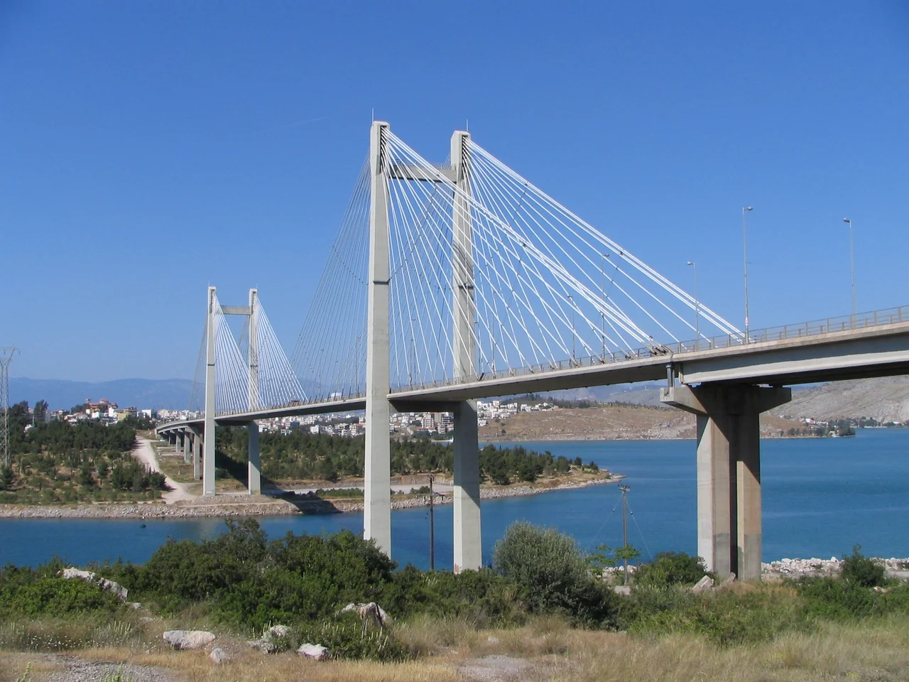 This is the Chalkida Bridge connecting the island "Evia" whith the main land of Greece