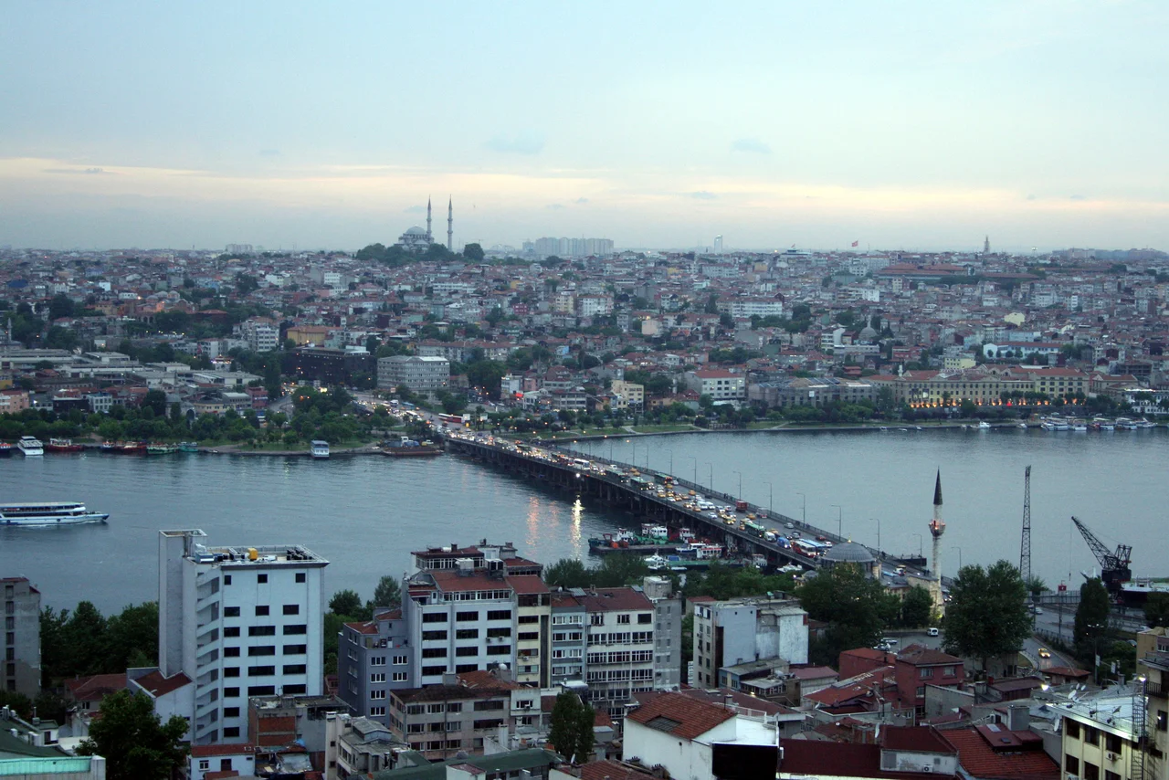 Le pont Unkapan à Istamboul