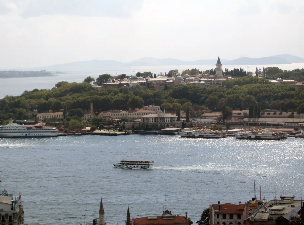Topkapi Serail with Sepetçiler Palace in the foreground at the shore.