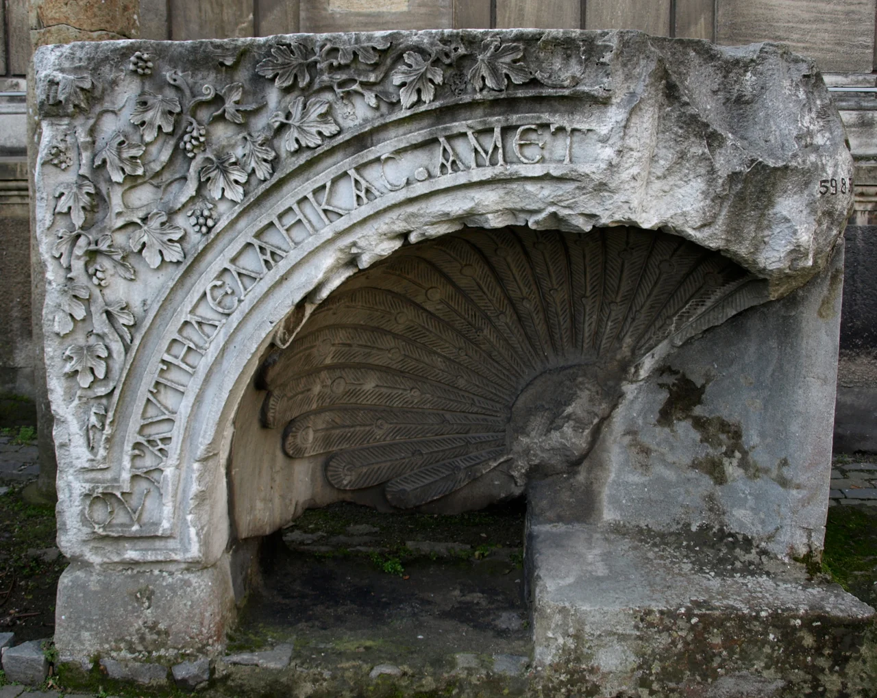 Fragment of a niche with a peacock and some line from a Greek epigram (Palatine Anthology I, 10, 31: ..οὐδ' αὐτὴ δεδάηκας· ἀμετρήτους γάρ...), from the St. Polyeuktos church in Constantinople, ca. 524-527. Istanbul Archaeological Museum. Reference : N. Firatli, La sculpture byzantine figurée au musée archéologique d'Istanbul, Paris, 1990, n°499, p. 213. (see the full poem here