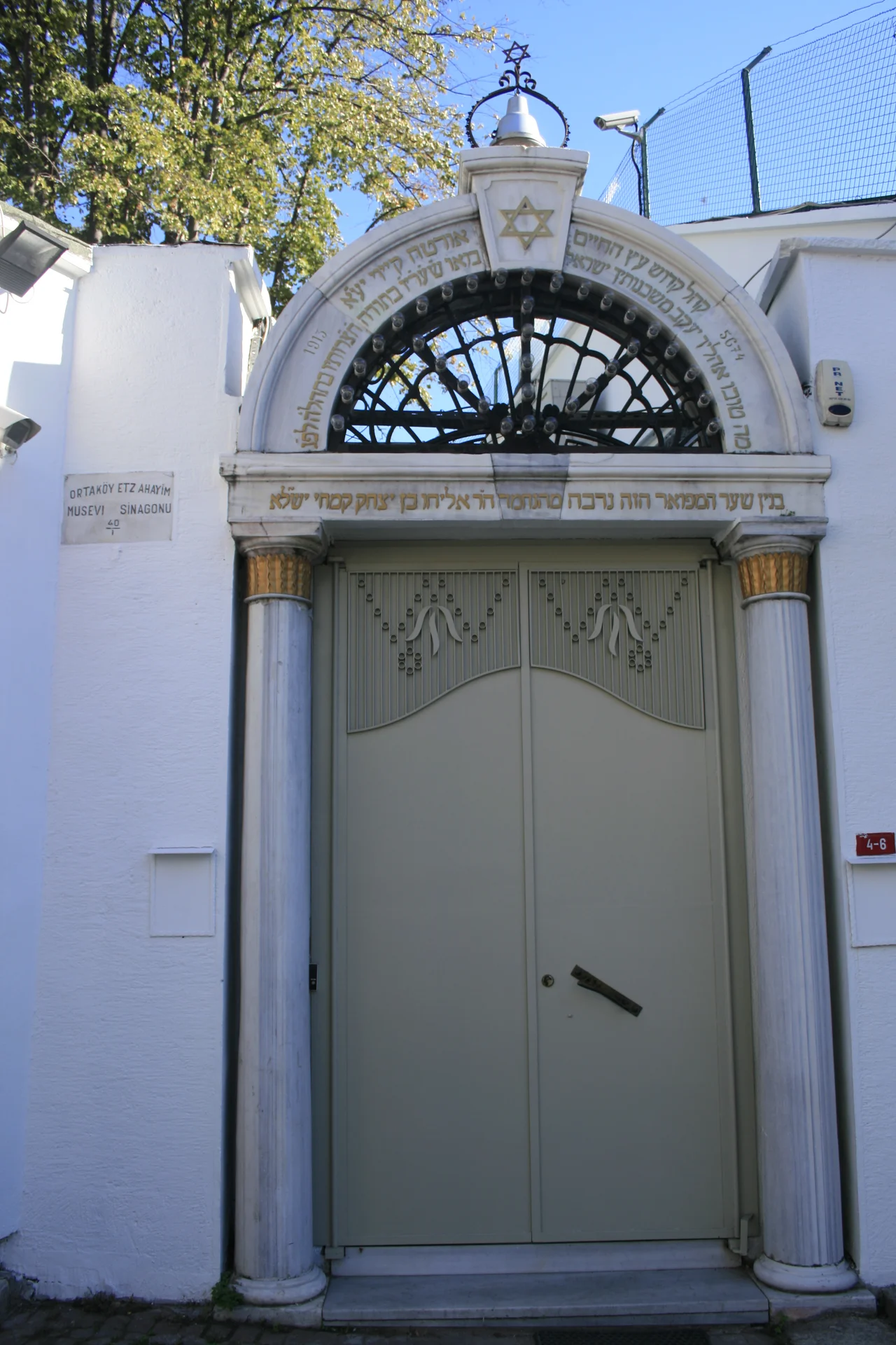Die Etz-Ayahim-Synagoge in Istanbul, Stadtteil Ortaköy