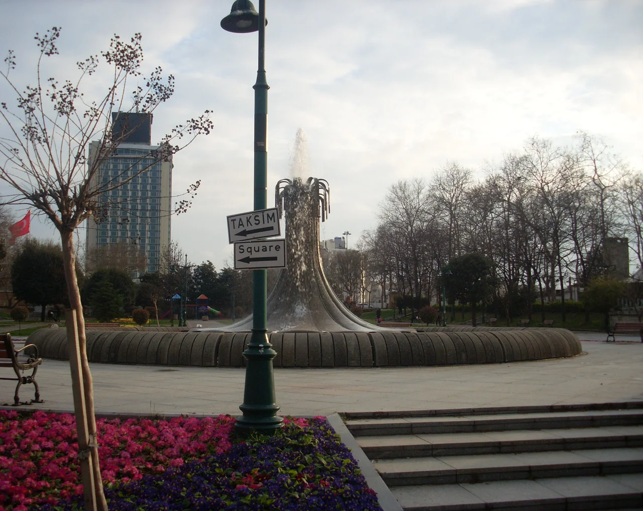 İstanbul - Taksim Gezi Park - Mart 2013 - r1
