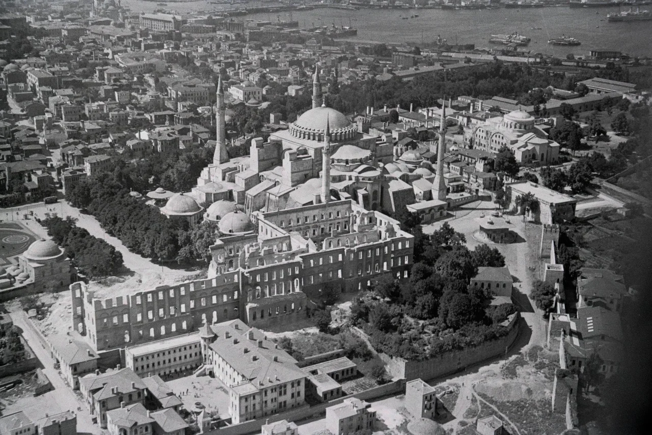 Exterior view of w:Sultan Ahmed Mosque.