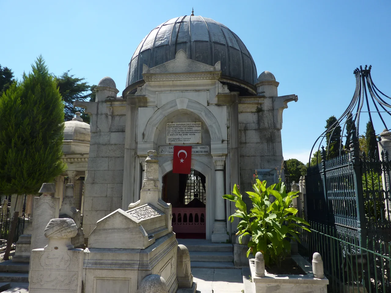 Mausoleum of Osman Pasha, near Fatih Mosque