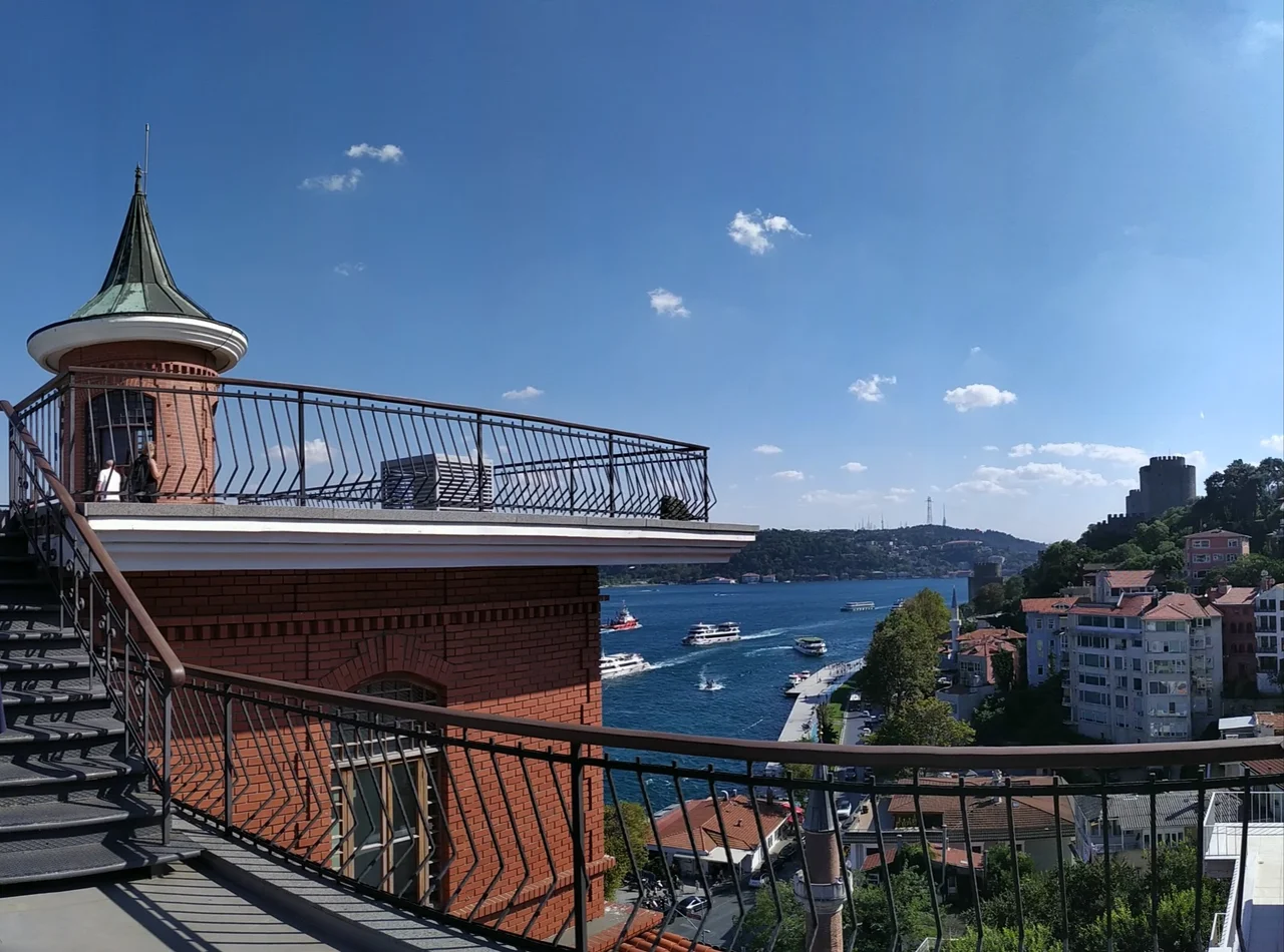 Borusan Holding binası, Perili Köşk, İstanbul Boğazı