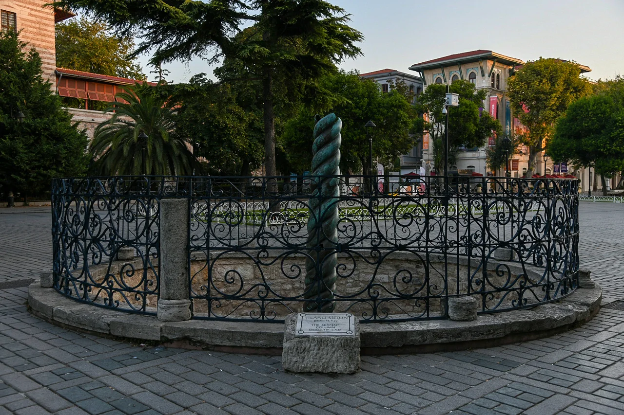 The Serpent Column
