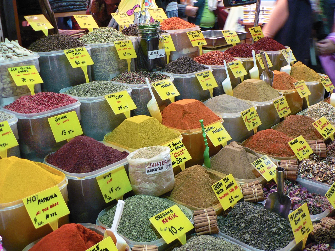 w:en:The Spice Bazaar, Istanbul -
kruidenbazaar (Istanbul) -