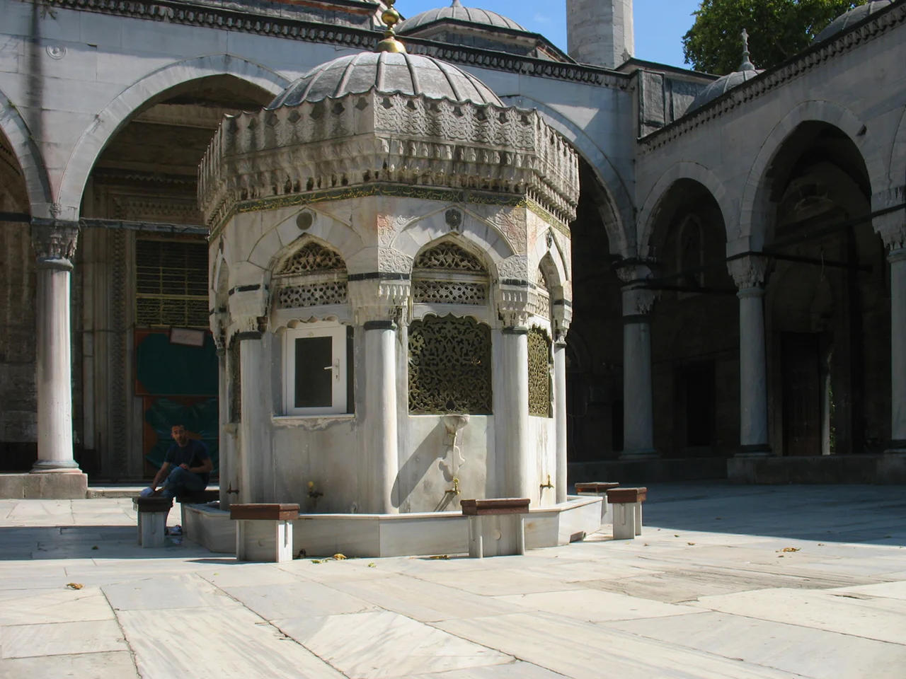 Şadirvan (ablutions fountain) in the inner courtyard of the Yeni Valide Mosque—Üsküdar, Istanbul, Turkey.