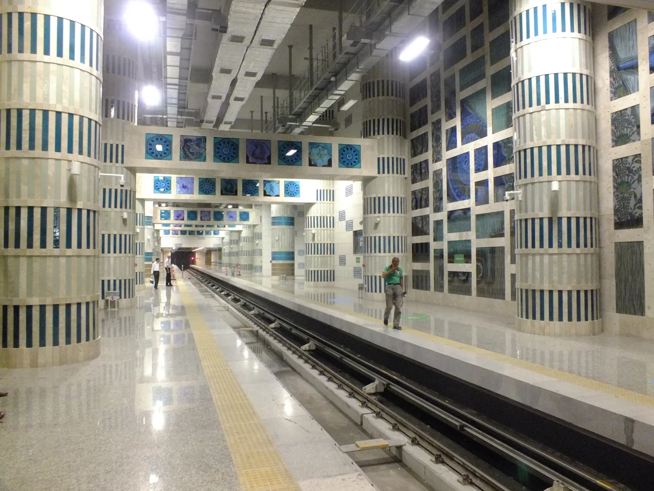Center track of M2 platform of Yenikapı station.