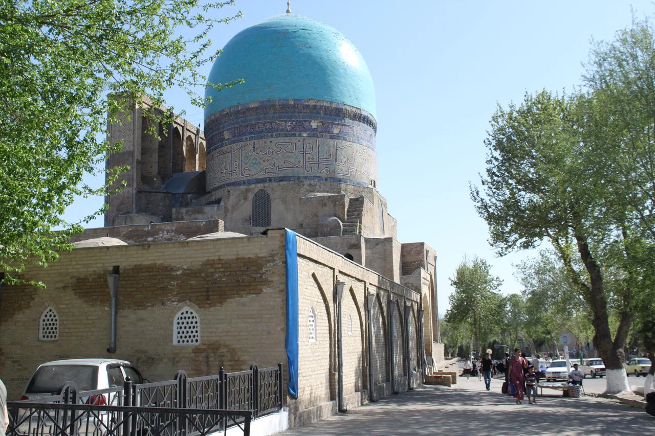 Vue extérieure de la mosquée Kog Gumbaz